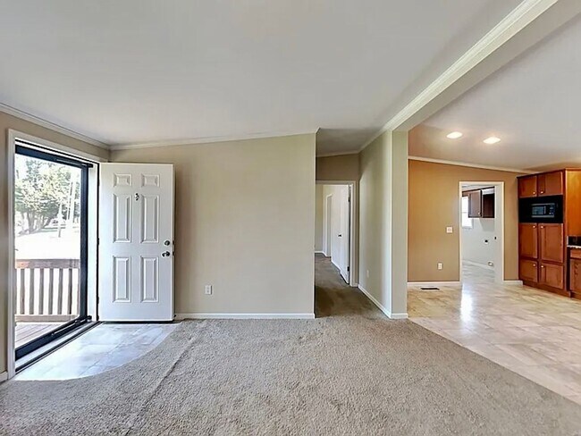 Building Photo - Fabulous ranch home on 1/2 acre.