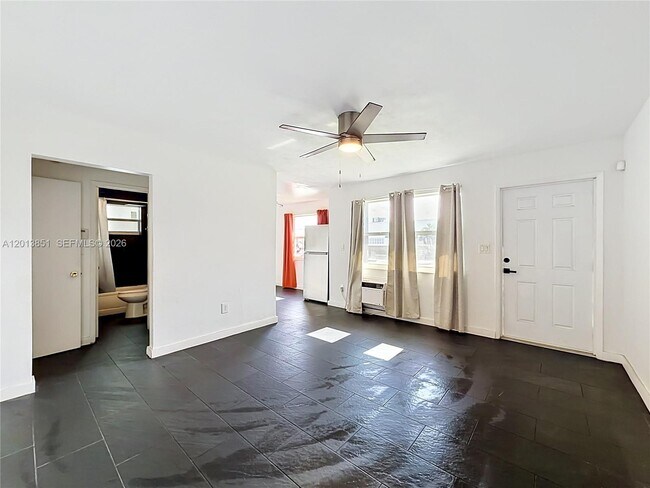 Building Photo - 391 NE 42nd Ct