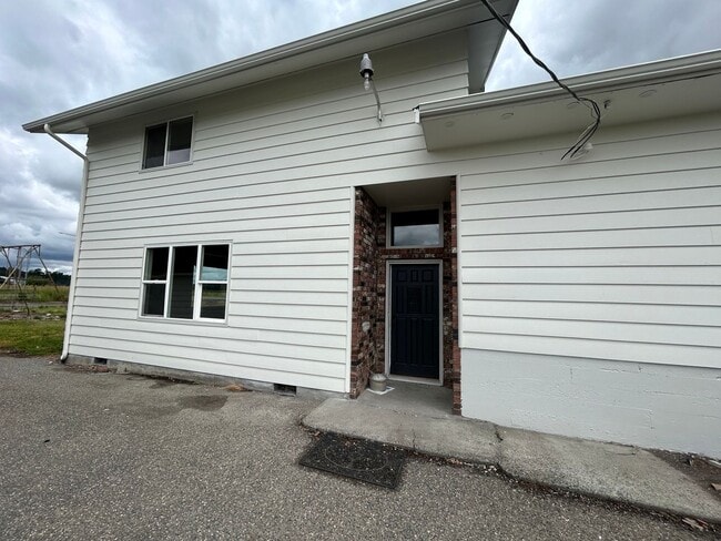 Building Photo - Fully Remodeled Five Bedroom House for Rent!