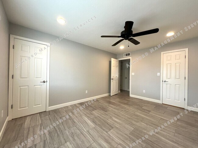 Building Photo - REMODELED 3 BEDROOM 2 BATH GEM WITH DETACH...