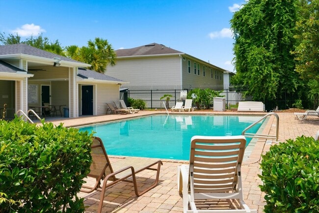 Building Photo - Beautiful TownHome