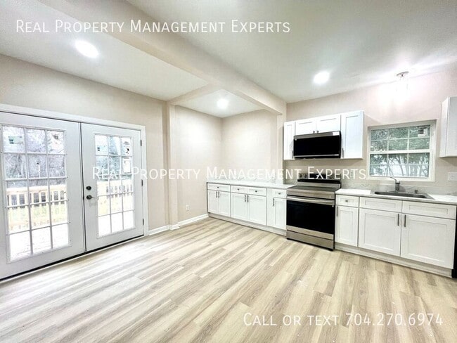 Building Photo - 147 Dixon Cir