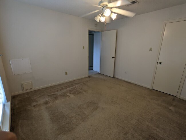Building Photo - 4715 Sunshine Dr