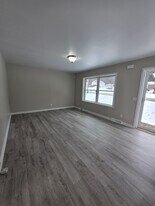 Building Photo - 10 Susquehanna Dr