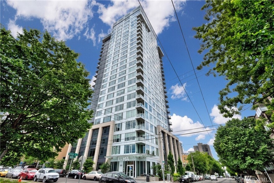 Building Photo - 1321 Seneca St