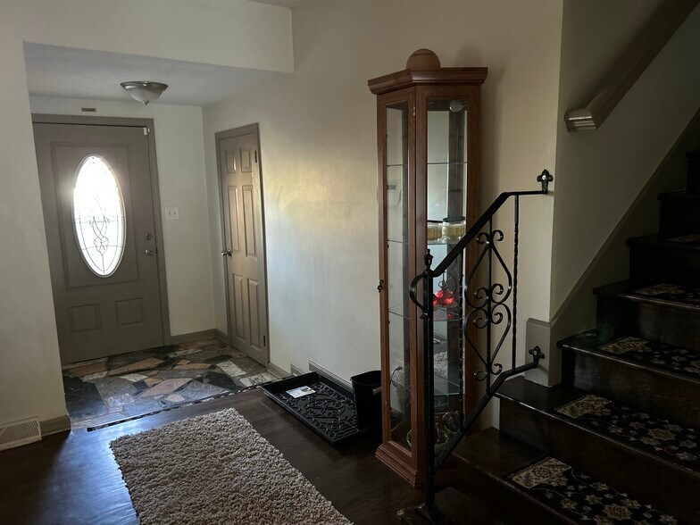 Building Photo - 1205 N Parker St