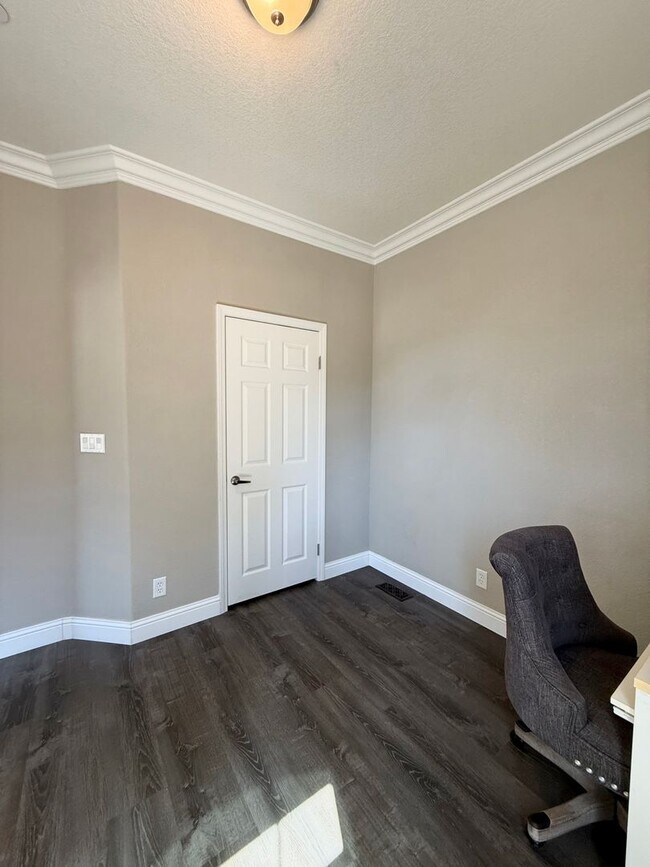 Building Photo - BEAUTIFUL 4 BEDROOM 2 BATH HOME IN ARROYO ...