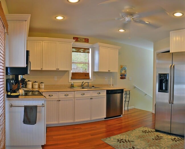 Building Photo - 5157 Sandy Beach Ave