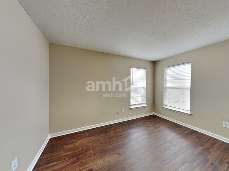 Building Photo - 182 Coyote Dr