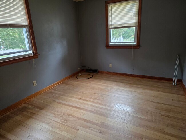 Building Photo - 518-520 Sloan Ave