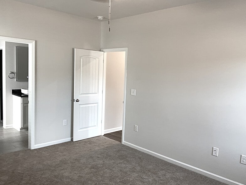 Building Photo - 3184 Emberly Dr