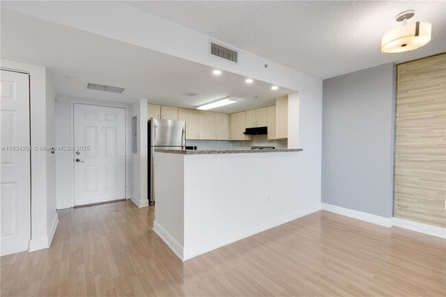 Building Photo - 3000 Coral Wy