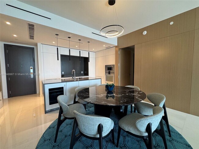 Building Photo - 300 Biscayne Blvd Way