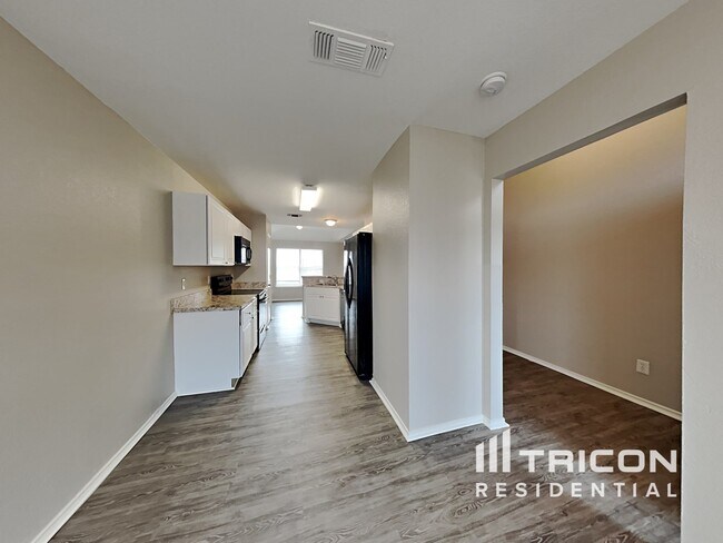 Building Photo - 2834 Coral Dr