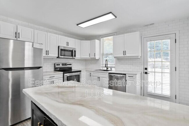 Building Photo - 131 Fairground Ave