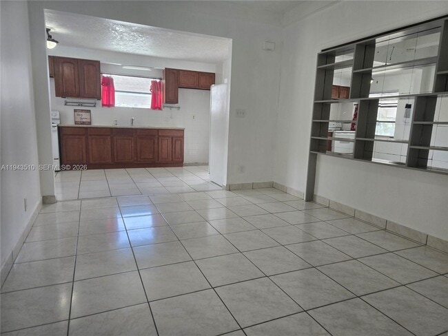 Building Photo - 1825 Lincoln St