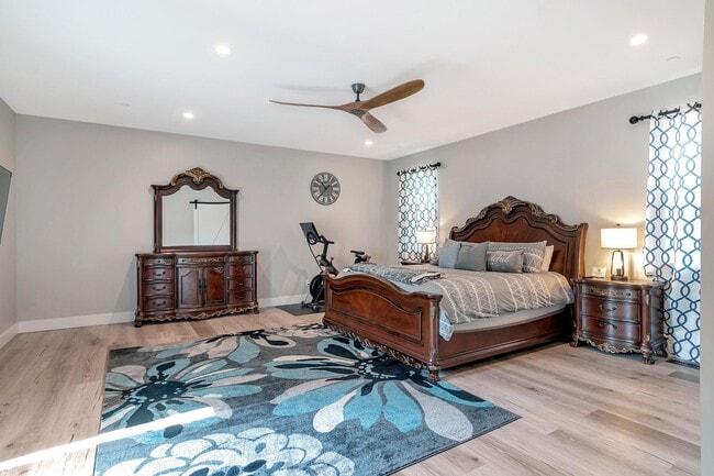 Building Photo - Fully Furnished 3BD/2BA Home with Solar – ...