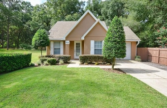 Building Photo - Charming 3/2 with large fenced yard!