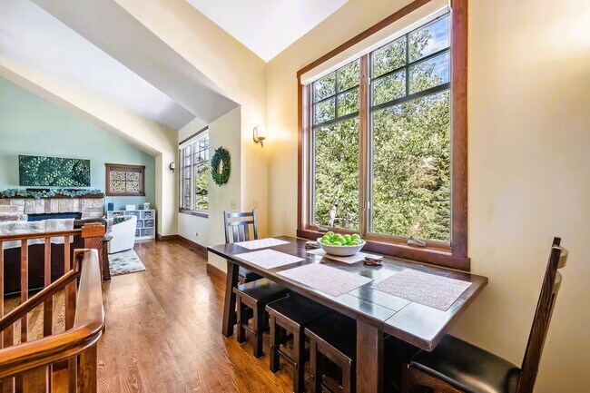 Building Photo - 738 Skyline Dr