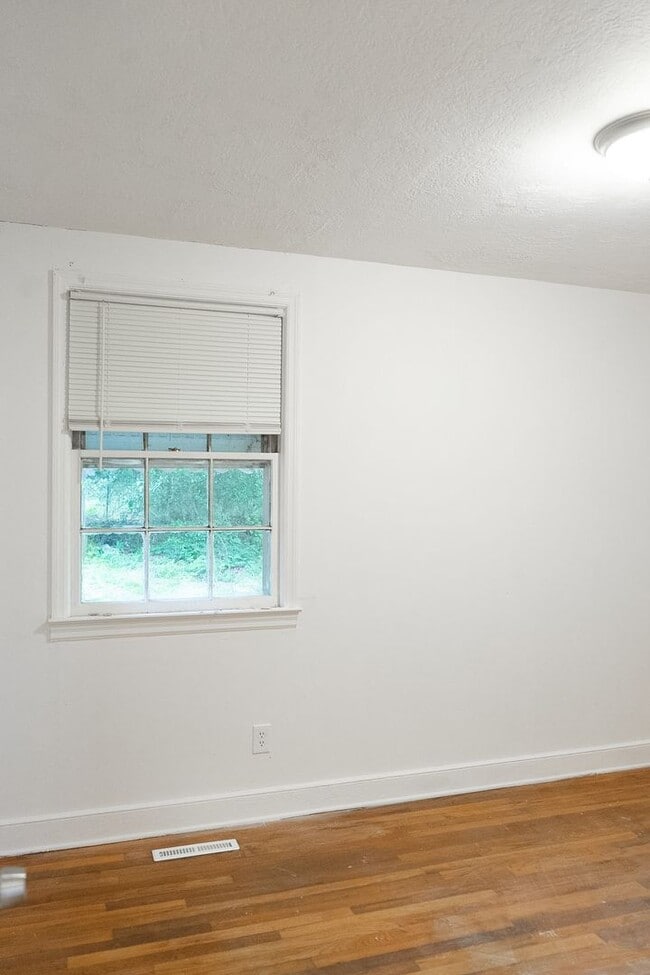 Building Photo - 710 Maffett St