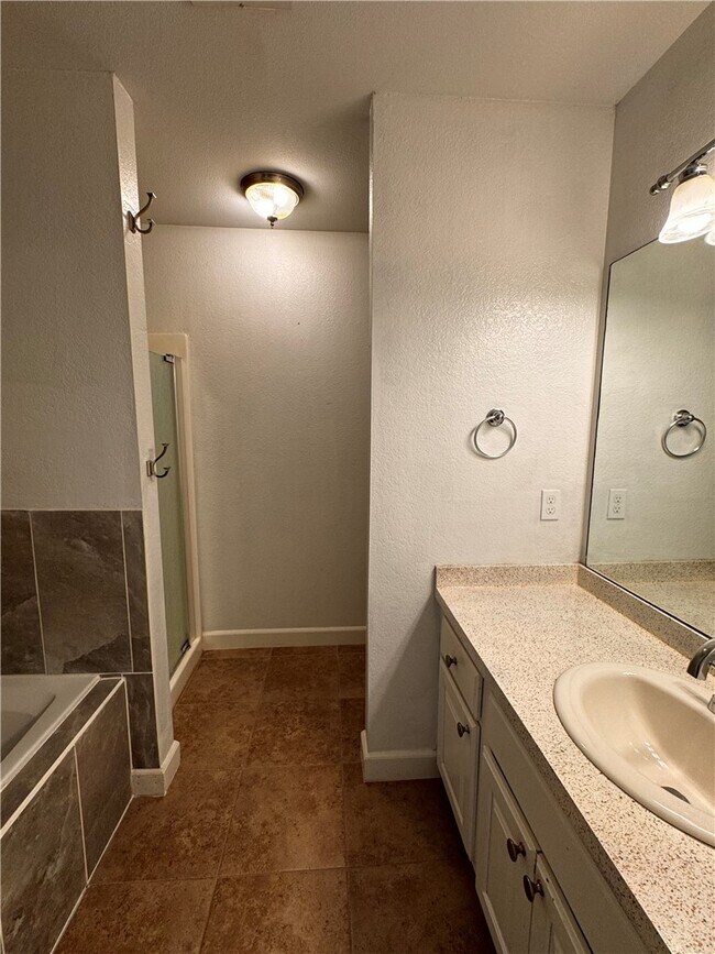 Building Photo - 659 Frances Dr