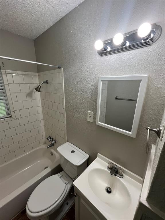 Building Photo - 8418 Grovecrest Dr