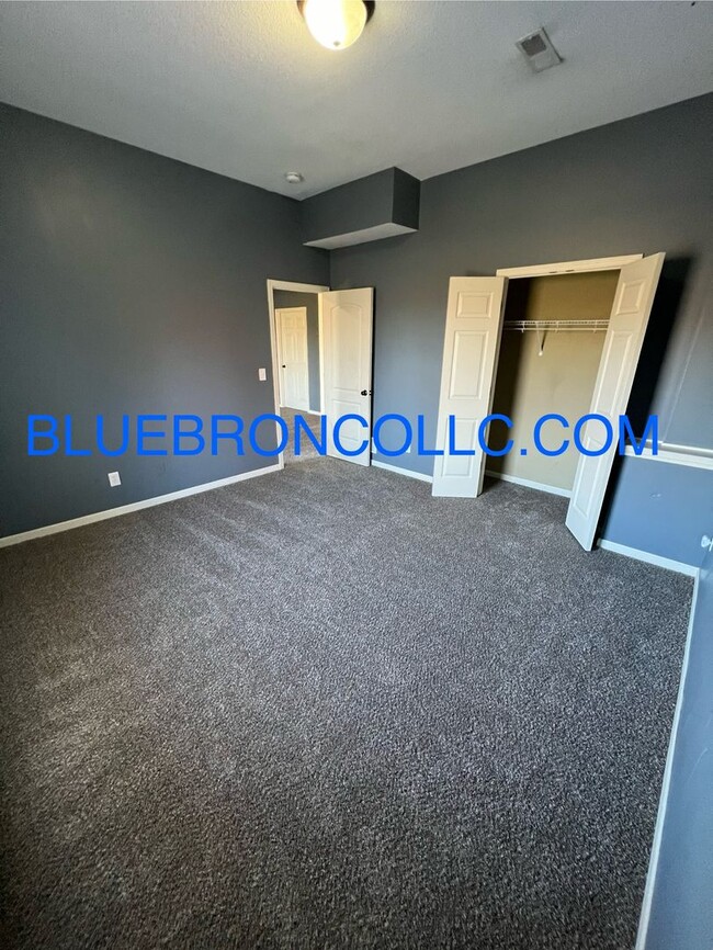 Building Photo - **DECEMBER SPECIAL**  Brand new flooring i...