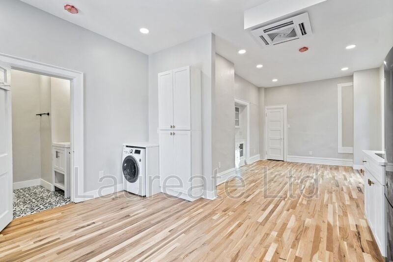 Building Photo - 252 Lincoln St