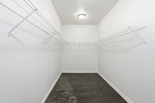 Building Photo - Single Story Stunner in Silverado Ranch!