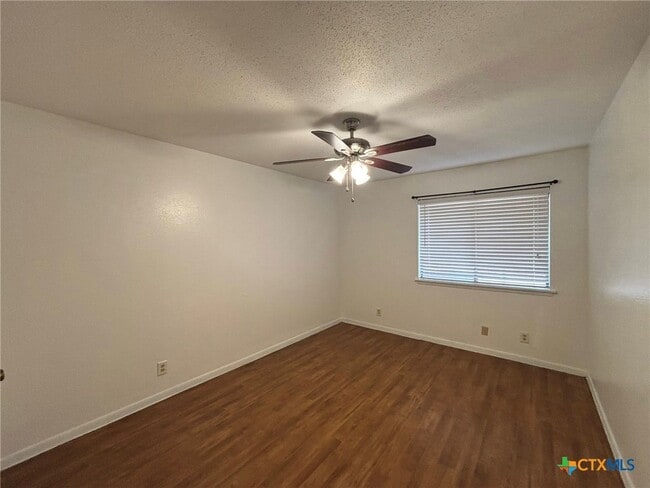 Building Photo - 210 Planters Dr