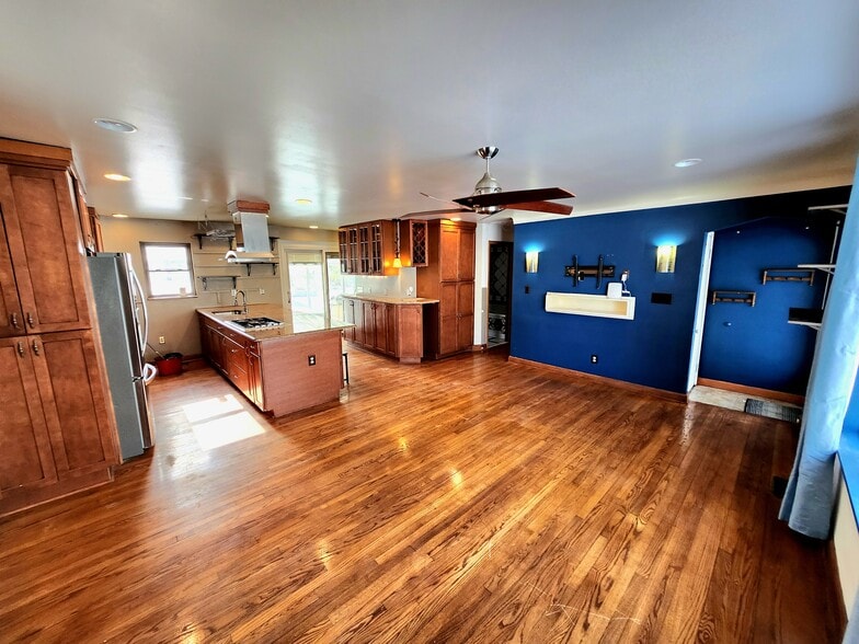 Open living space - 31441 Sheridan St