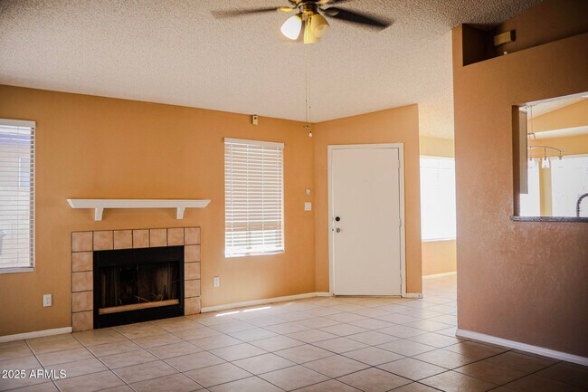 Building Photo - 3052 E Siesta Ln