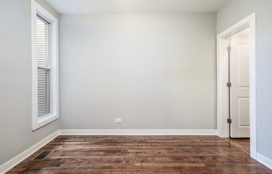 Building Photo - 4816 N Kilpatrick Ave