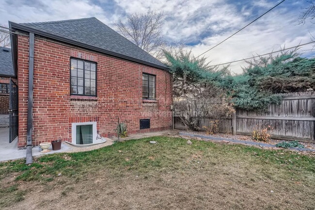 Building Photo - 2501 York St