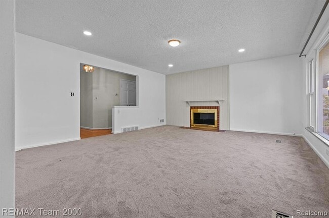 Building Photo - 25152 Fairway Dr