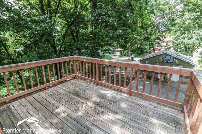 Building Photo - Awesome 6 bedroom home in a great location!