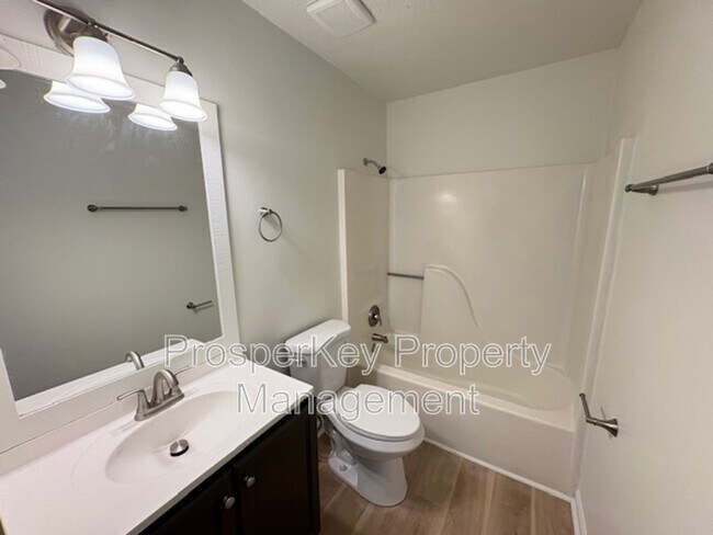 Building Photo - 2408 Midway Dr