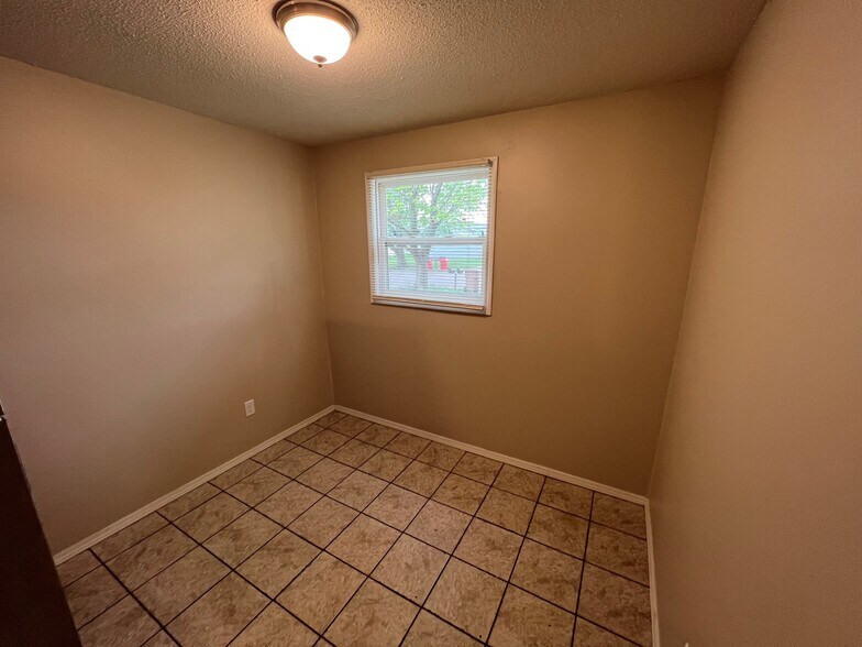 Building Photo - 2608 Dale Dr