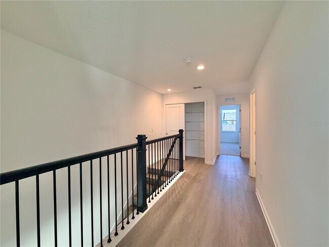 Building Photo - 1855 Pinecliff Dr