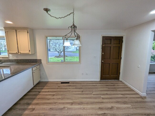 Building Photo - 2970 Phipps Ln NE