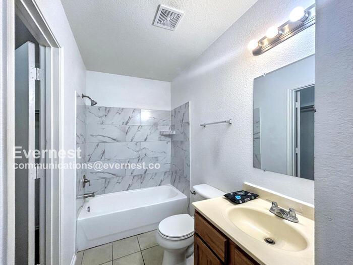 Building Photo - 2027 Mission Field