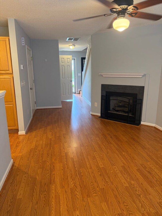 Building Photo - Cozy Townhome in Rachels Keep!