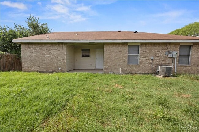 Building Photo - 12 Fullerton Ave