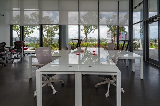 Building Photo - 1600 NE 1st Ave