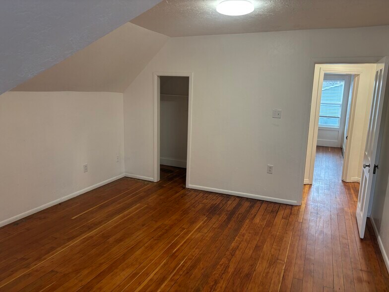 Building Photo - 245 N Main St