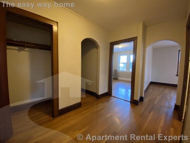 Building Photo - 119 College Ave