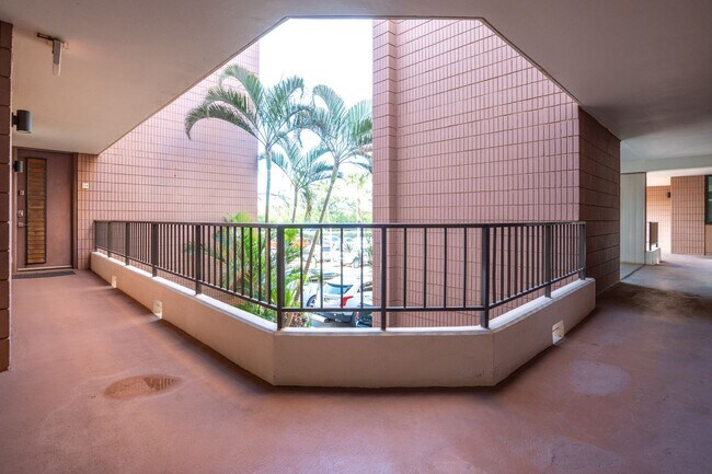 Building Photo - Furnished, One Bedroom/One Bathroom, Ocean...