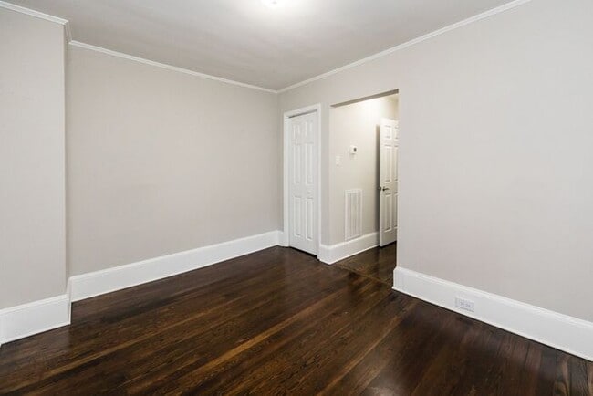 Building Photo - Recently Updated 1BA/1BA Duplex Home with ...