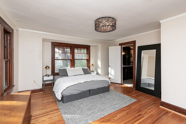Master Bed - 5505 Waterbury Rd