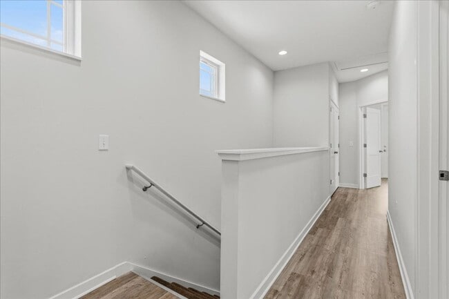 Building Photo - 516 SW 7th Pl